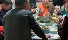 娱乐圈吃瓜场所有哪些人,揭秘明星背后的故事与真相